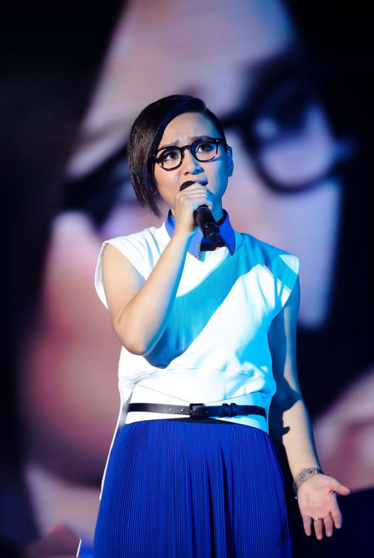靓丽女星周笔畅演唱会活动照
