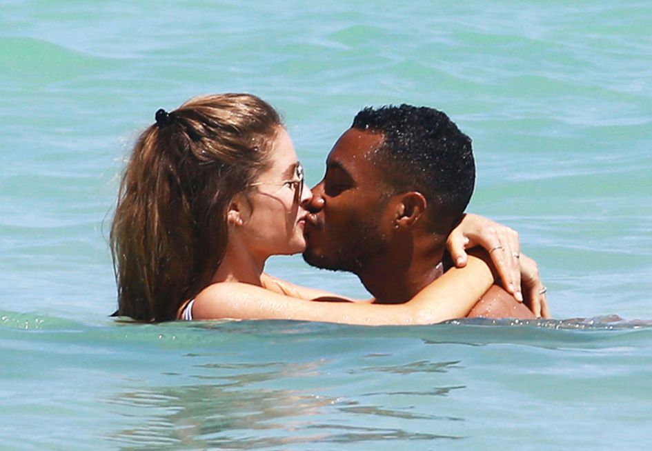 荷兰模特杜晨与老公海边甜蜜高清写真