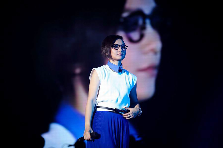 靓丽女星周笔畅演唱会活动照
