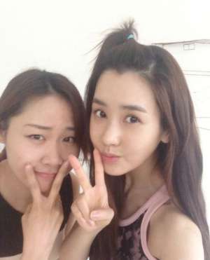 韩国美女李多海卖萌照