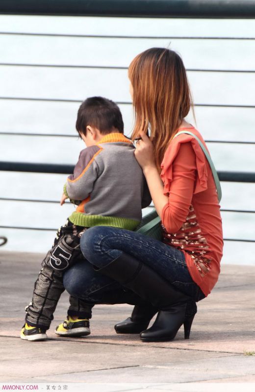 街拍海边时尚辣妈高清写真