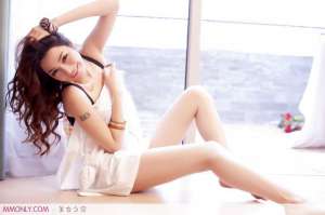 长腿内衣美女私房撩人写真