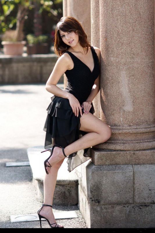 时尚妩媚长腿美女高清写真