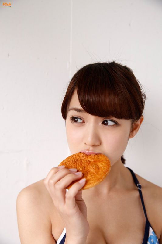 甜美女孩奥仲麻琴性感美胸私房照