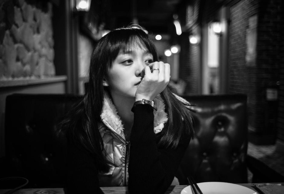 长发美女何泓姗清新迷人写真