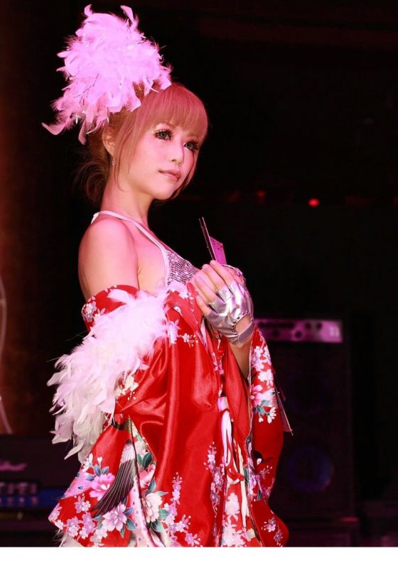 日本美女明星红音萤高清性感写真