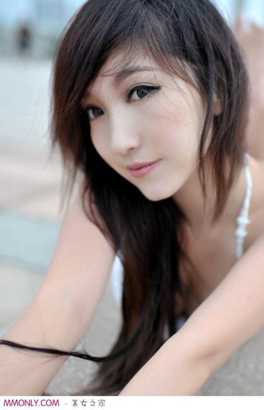 香港性感女星傅颖户外撩人写真