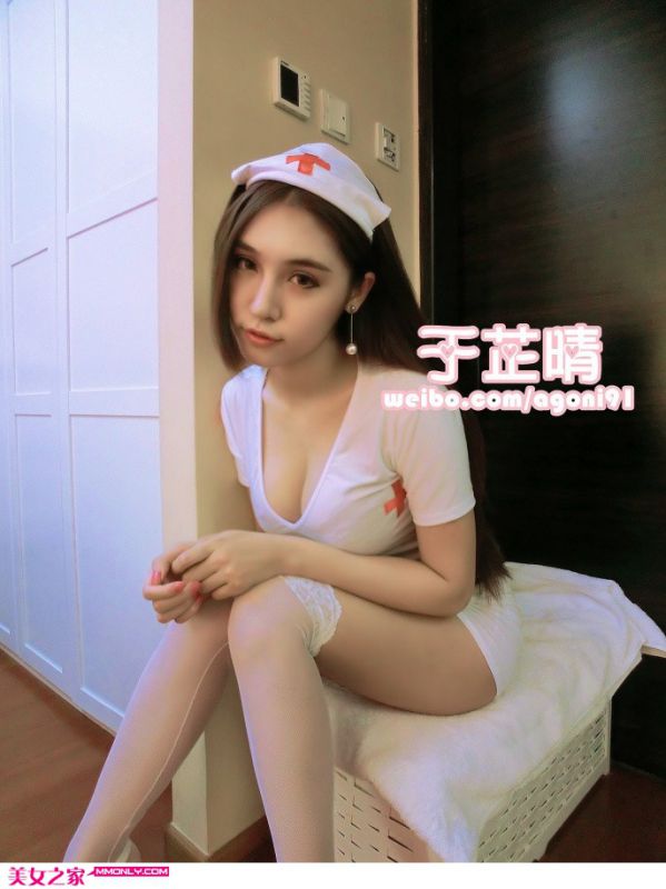 于芷晴性感护士装诱人写真