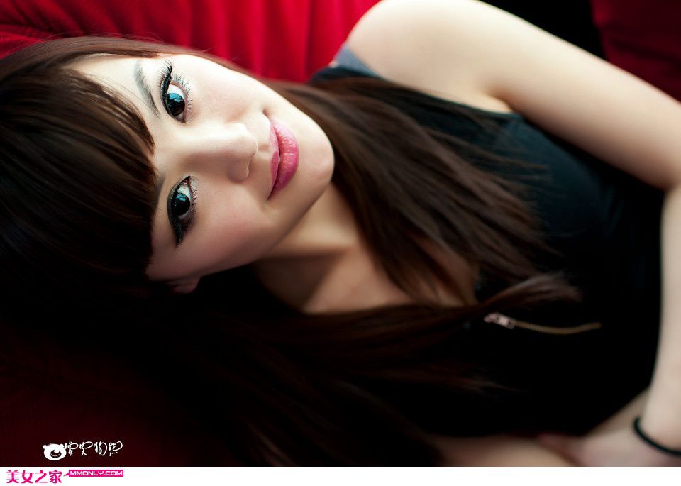 高跟丝袜短裙美女私房撩人写真