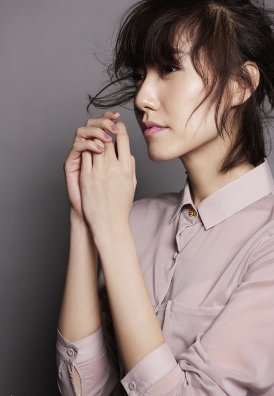 甜美女星高露百变造型迷人写真