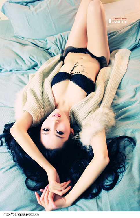 妩媚黑色内衣美眉私房写真