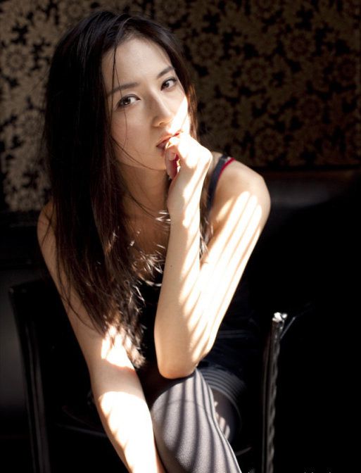 妩媚短裙美女私房撩人写真