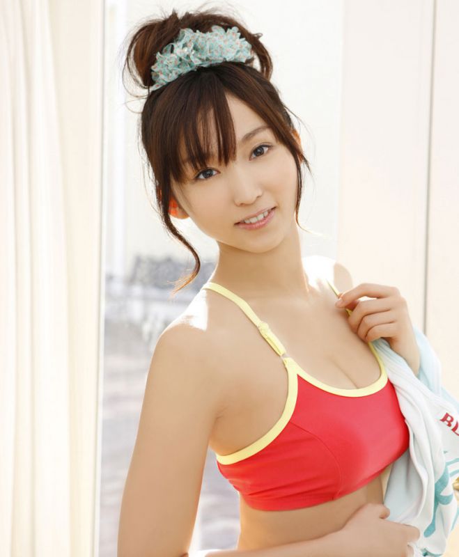 日本红色内衣美眉私房性感写真