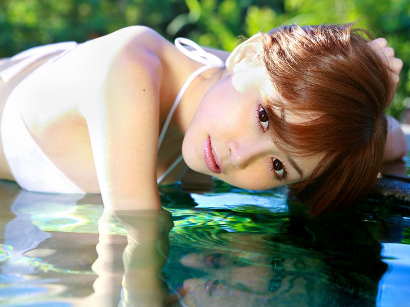 可爱比基尼美眉诱人美胸私房照