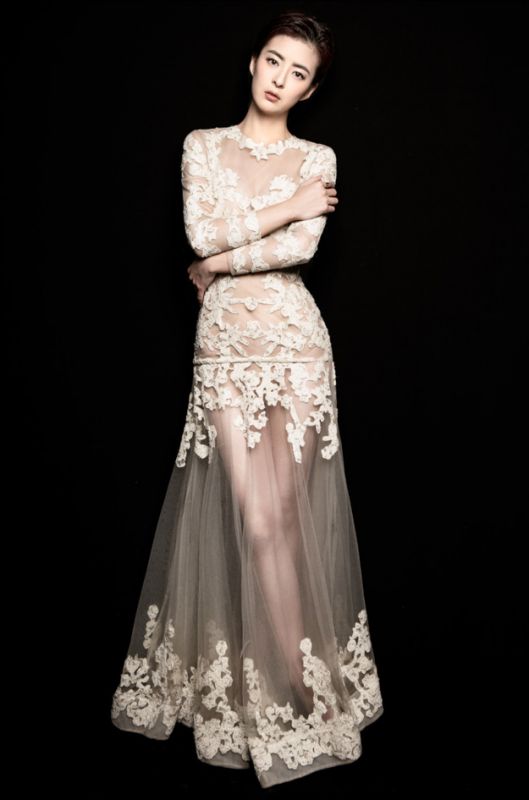 杨紫彤性感酥胸短裙高清写真