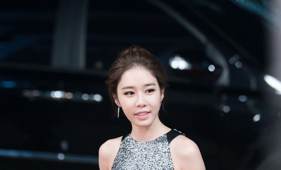 韩国美女刘仁娜性感活动照