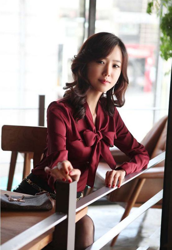 气质黑丝美女高清迷人写真