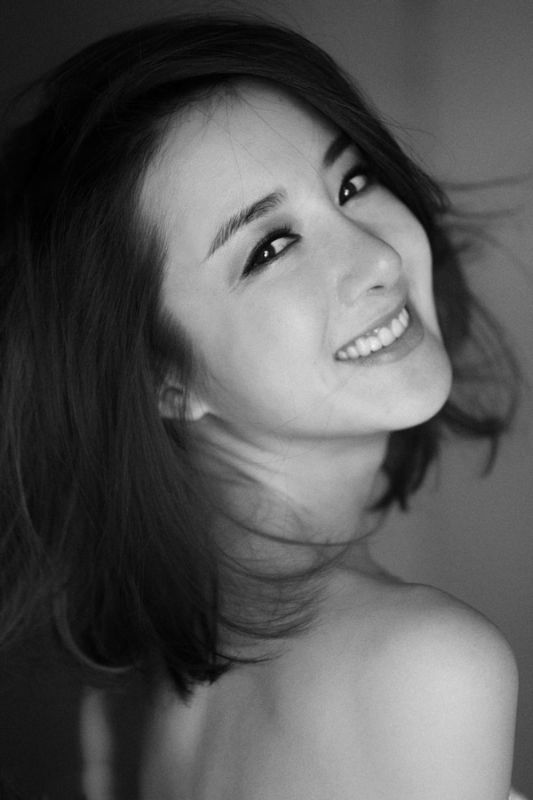 李依晓清新淡雅黑白高清写真
