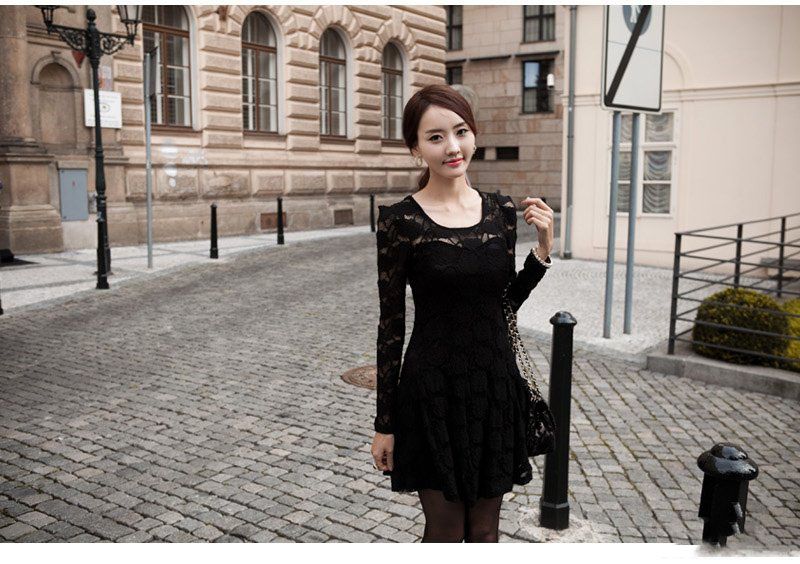 短裙黑丝美女街头高清写真