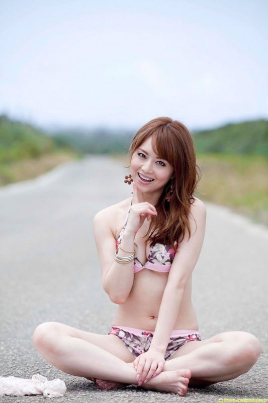 AV女优吉泽明步户外美胸诱惑高清图集