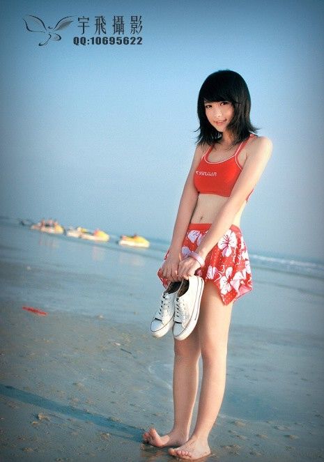 海边可爱泳装美女高清写真