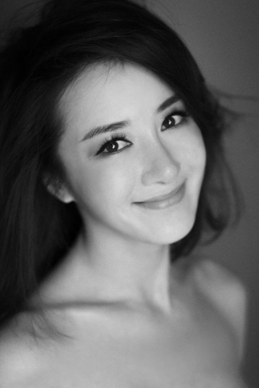 李依晓清新淡雅黑白高清写真