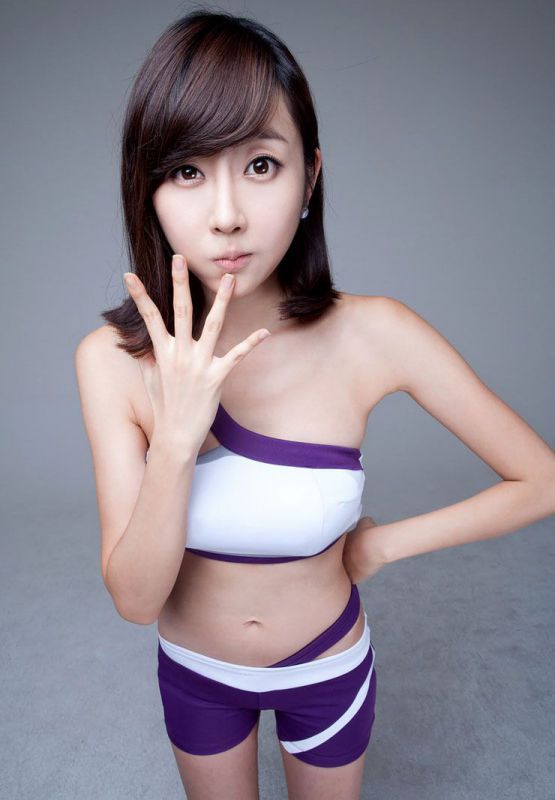 可爱卖萌韩星崔星儿迷人写真