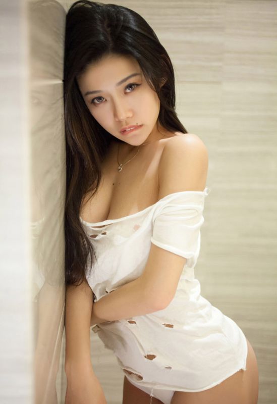 秀人美女luvian私房美胸诱人写真