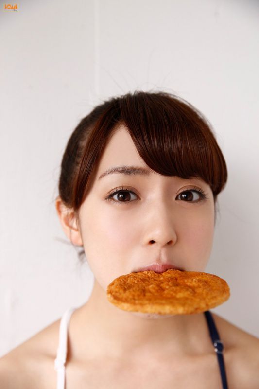 甜美女孩奥仲麻琴性感美胸私房照