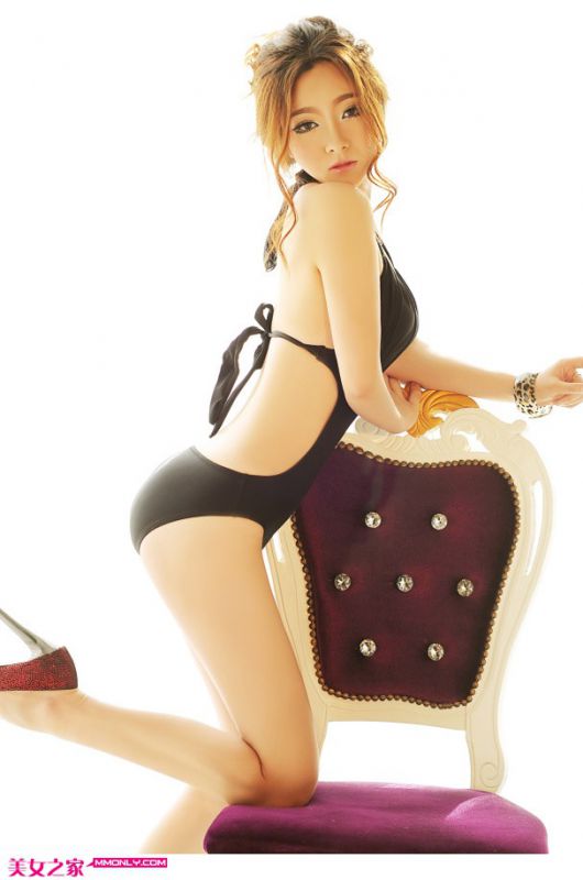 高跟内衣美女私房诱人写真