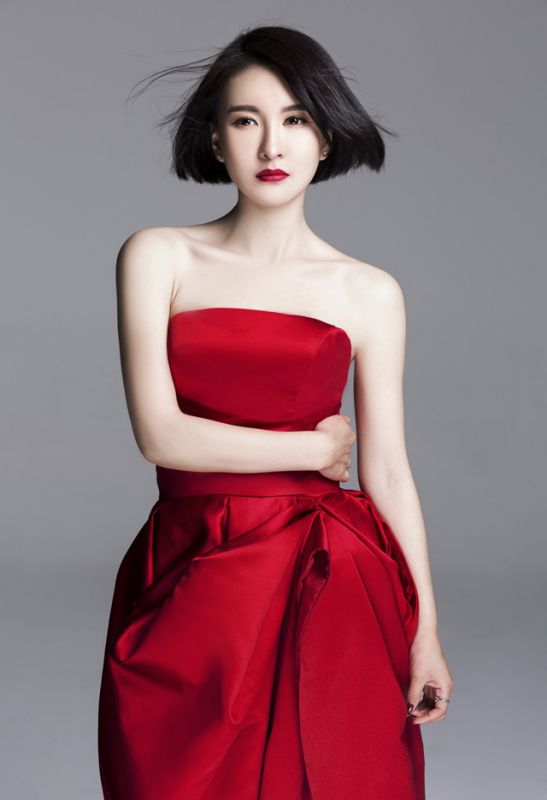 郑亦桐时尚性感写真大片曝光