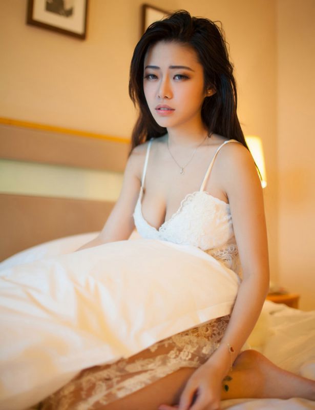 性感比基尼美女Luvian本能私房诱人写真