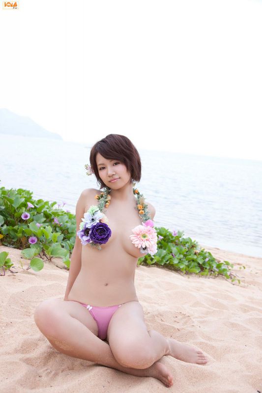 比基尼美女菜乃花户外诱惑写真