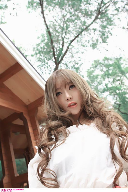 紫绮原小清新户外迷人写真