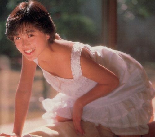 日本女星酒井法子湿身诱人写真