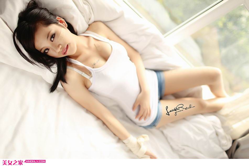 清纯可爱美眉私房写真