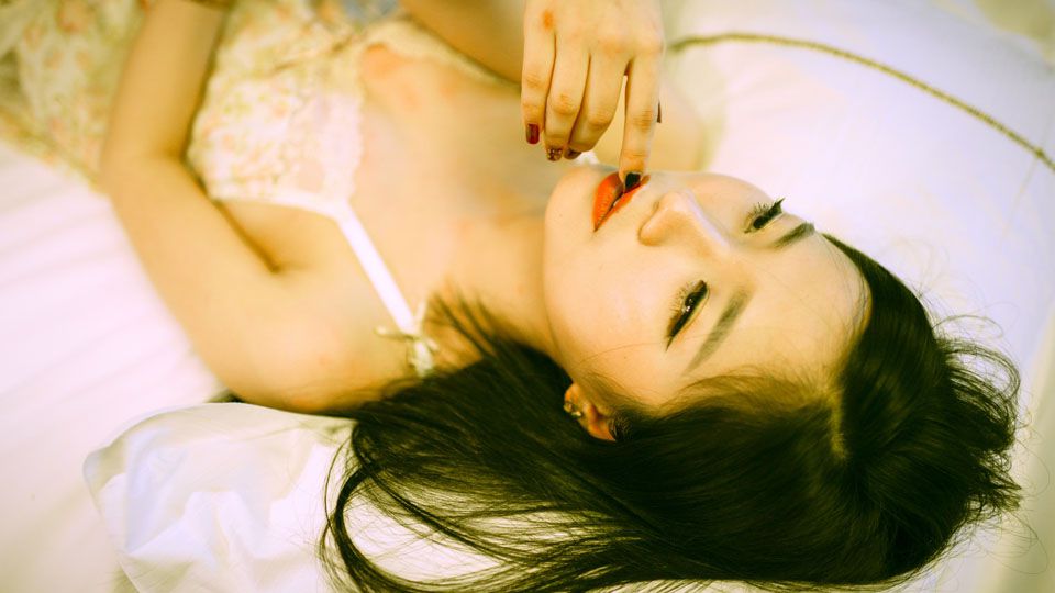 性感睡衣酥胸美女私房撩人写真