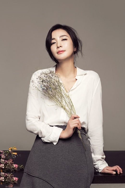 韩国女星尹海英气质迷人高清写真