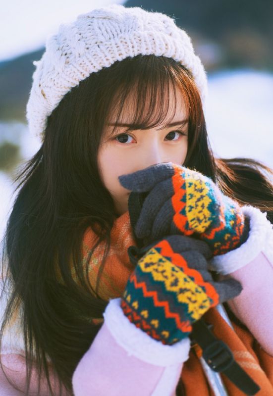 最美校服女生高晴冬日清纯美照