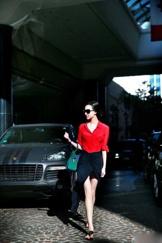 韩雯雯暖春时尚街头高清写真