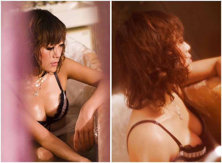 性感内衣美女浴室湿身照