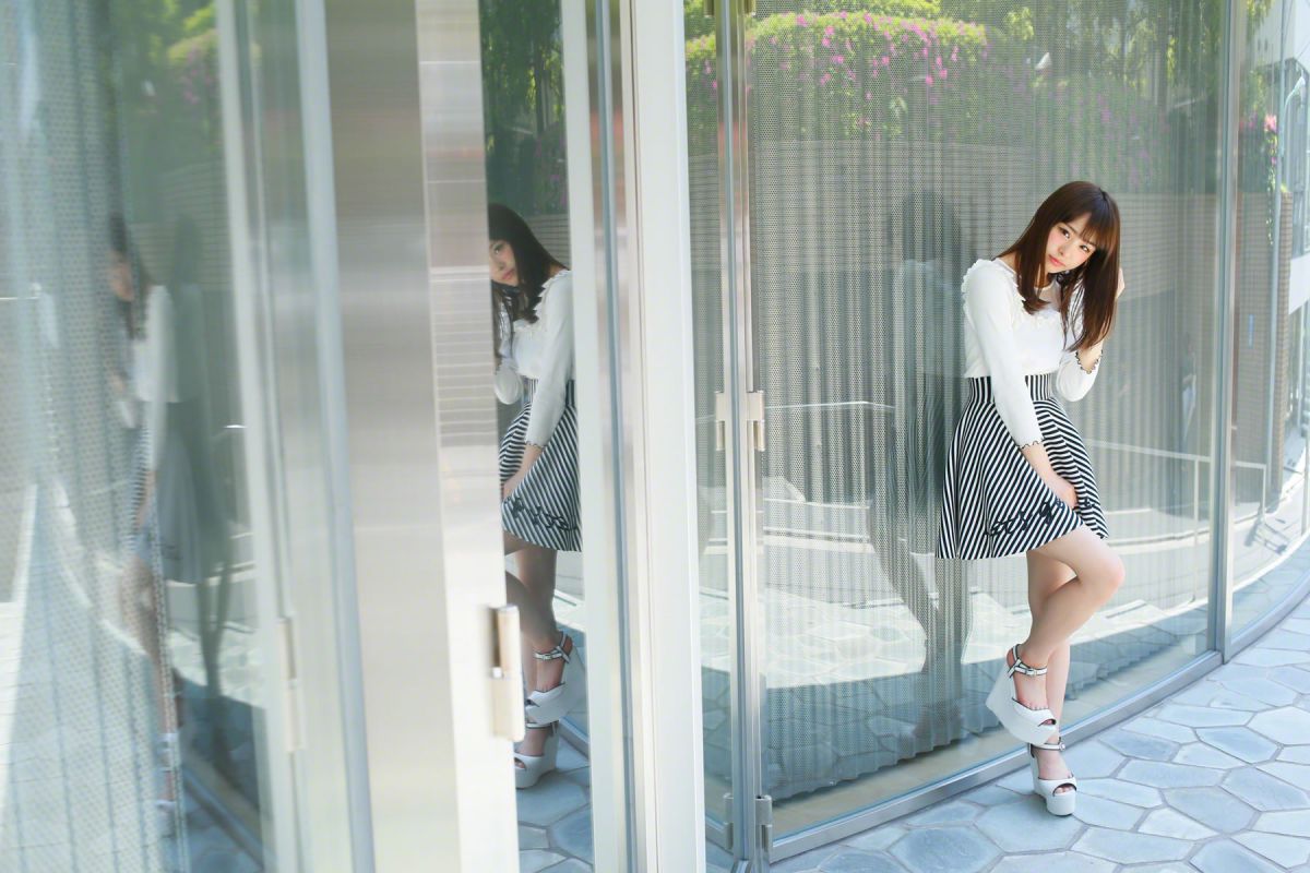 日本女优佐藤利奈超短裙街拍大片