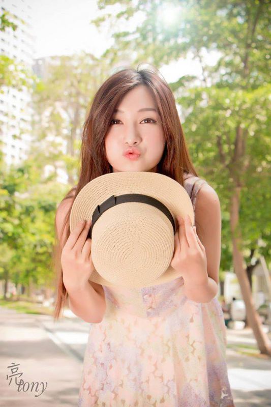 靓丽美女江滴滴性感身段百变写真