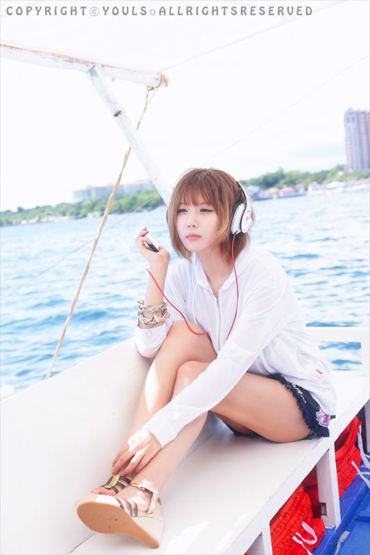 韩国模特许允美海边迷人写真