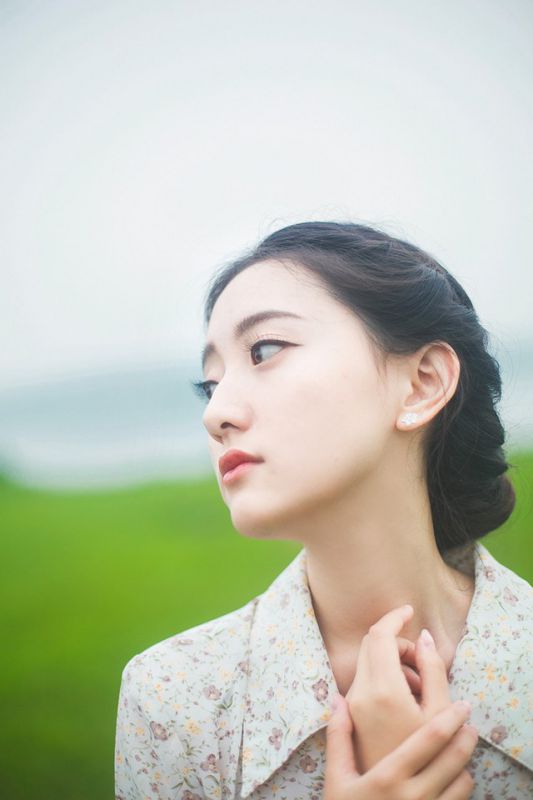 可爱少女碎花连衣裙唯美外拍照