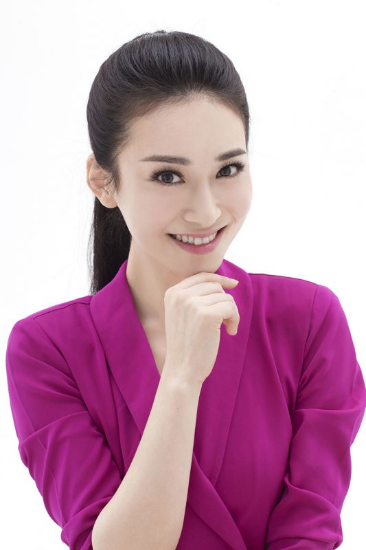 亚洲小姐董h最新写真展温暖笑容沁人心脾