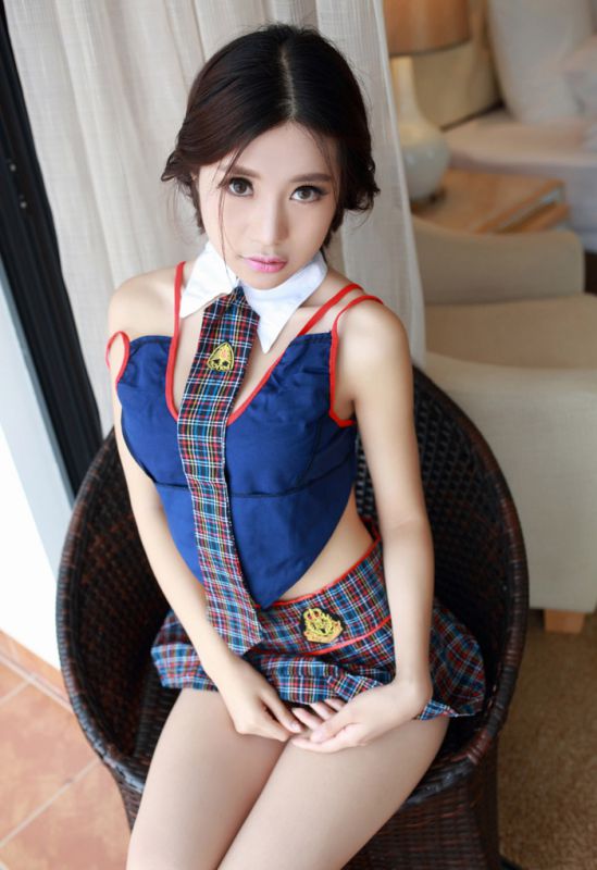 性感学生制服美女绮嘉Ula私房诱惑写真