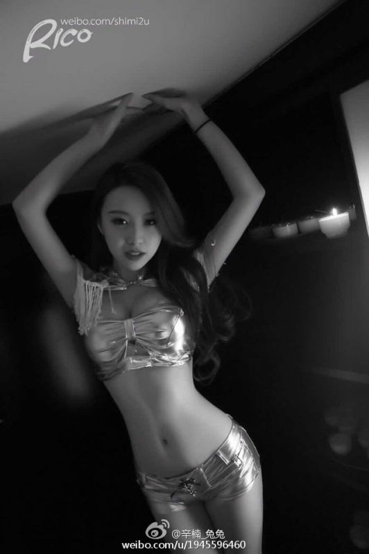 气质美女辛楠兔兔街头唯美写真套图