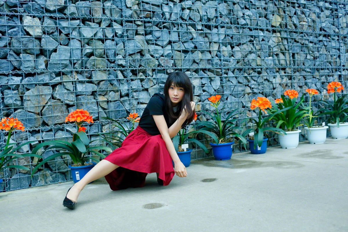 日本av女优外冈好梨花室内白色内衣秀