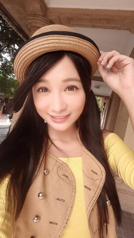 靓丽美女江滴滴性感身段百变写真